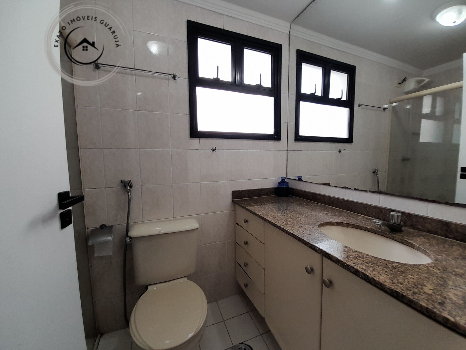 Apartamento padrão de 03 dormitórios para venda nas pitangue