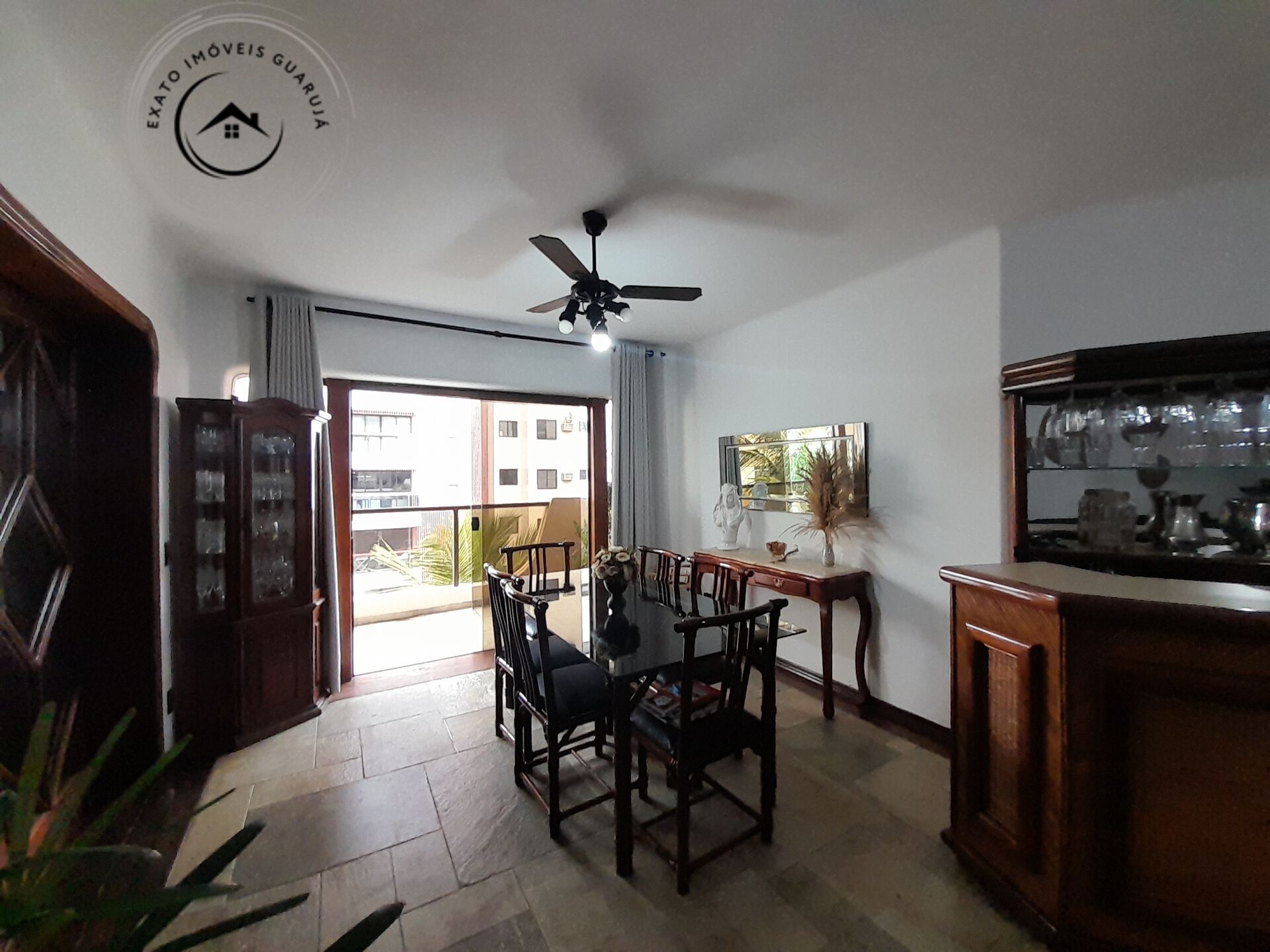 Apartamento padrão de 03 dormitórios para locação anual na p