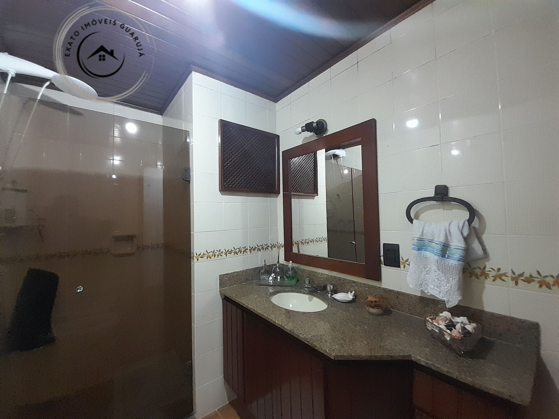 Apartamento padrão de 03 dormitórios para locação anual na p