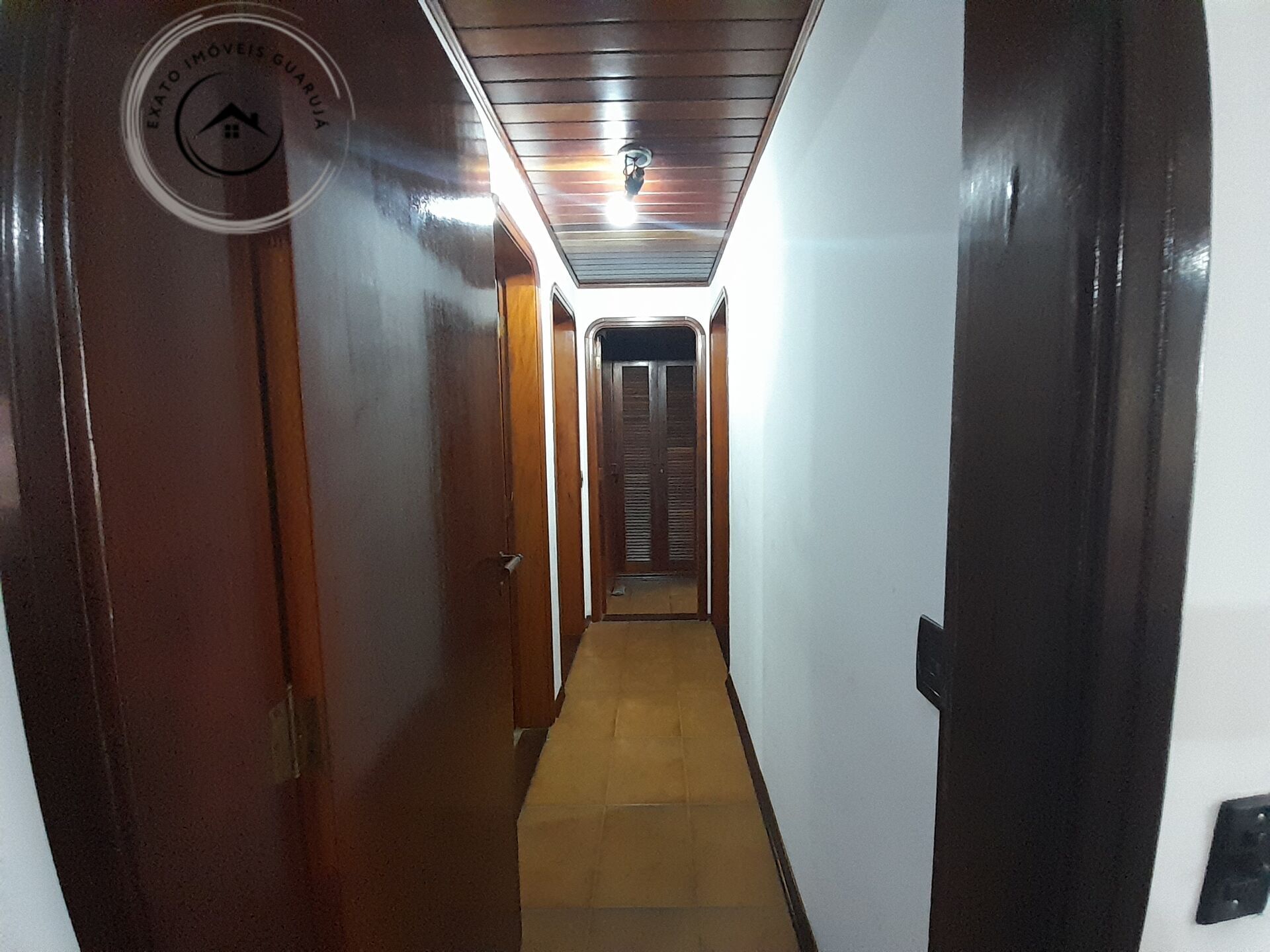 Apartamento padrão de 03 dormitórios para locação anual na p