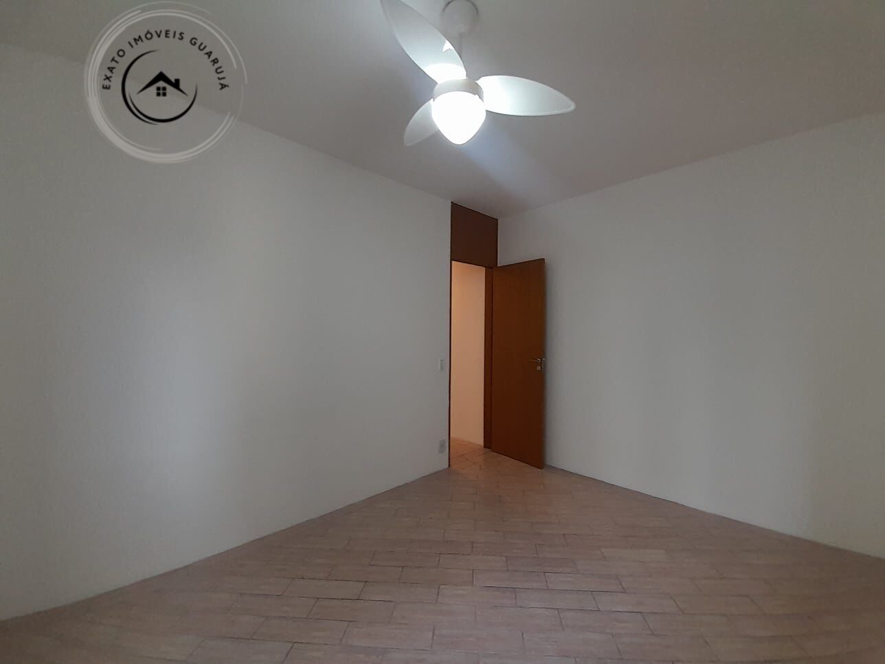 Apartamento padrão de 02 dormitórios para locação anual na p