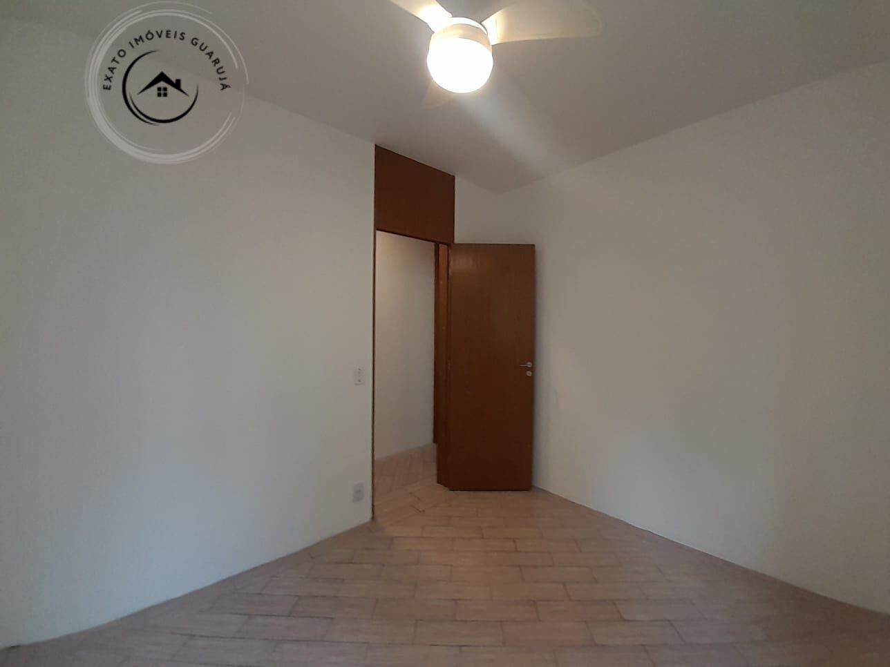 Apartamento padrão de 02 dormitórios para locação anual na p