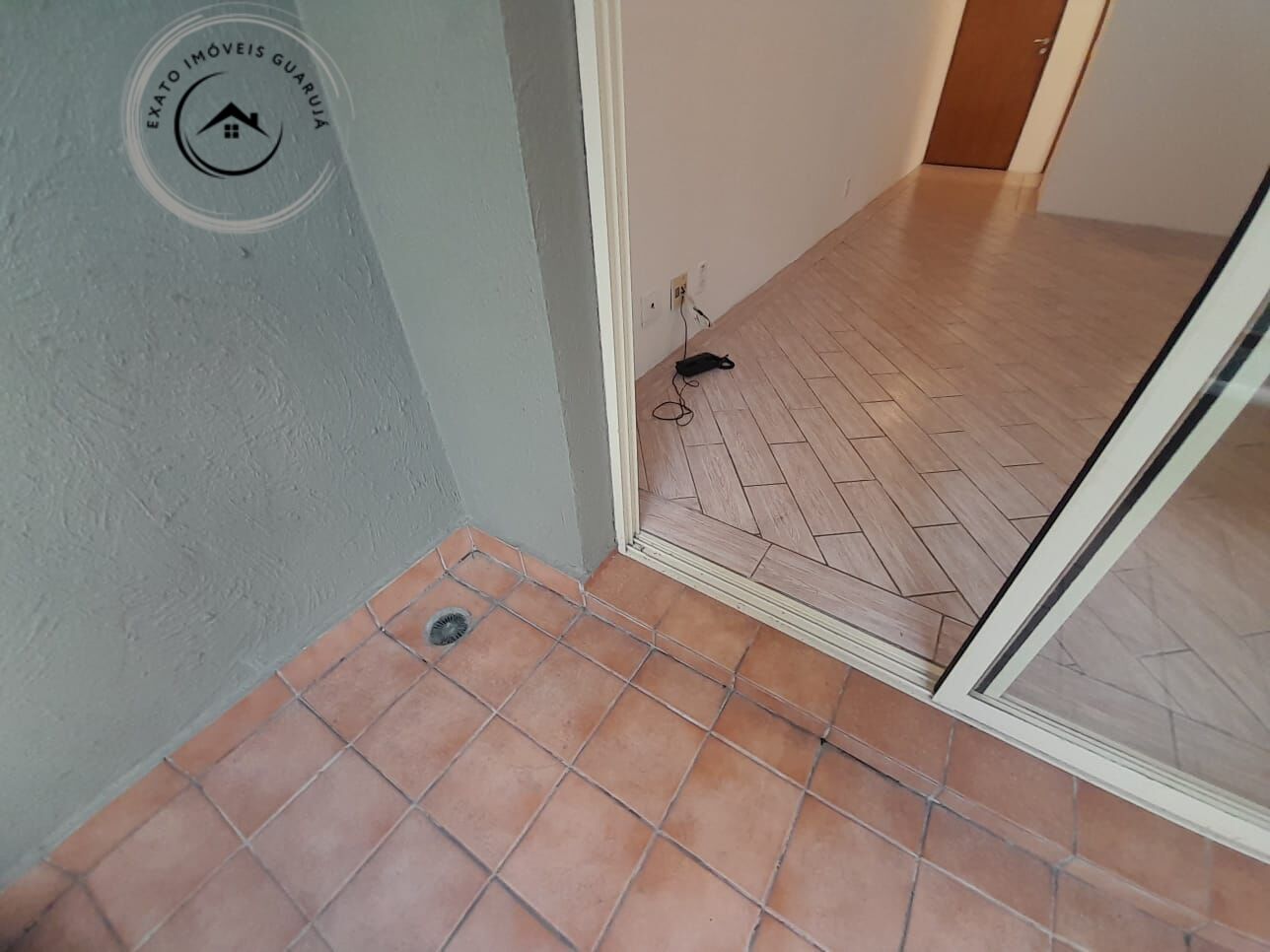 Apartamento padrão de 02 dormitórios para locação anual na p