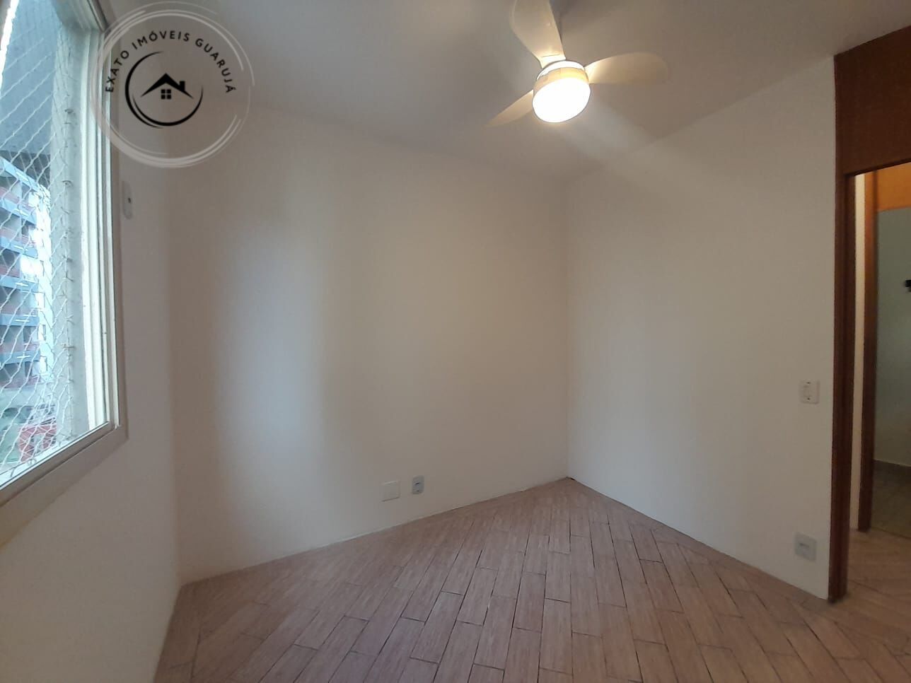 Apartamento padrão de 02 dormitórios para locação anual na p