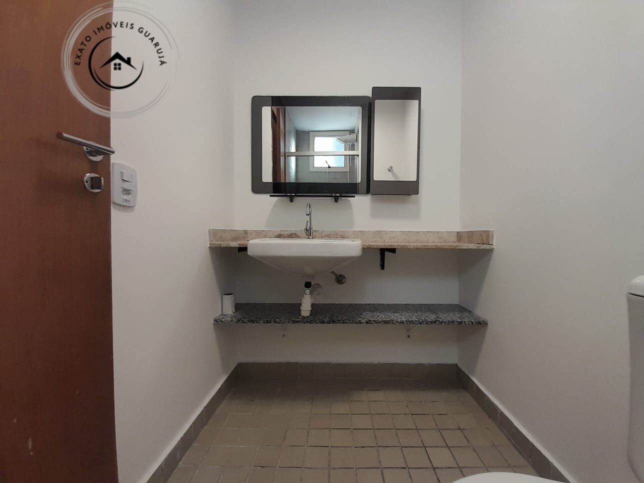Apartamento padrão de 02 dormitórios para locação anual na p