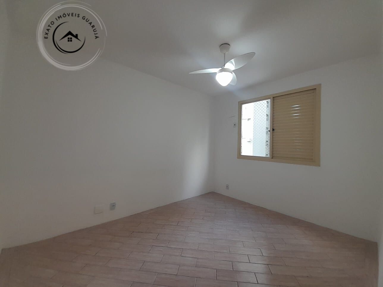Apartamento padrão de 02 dormitórios para locação anual na p