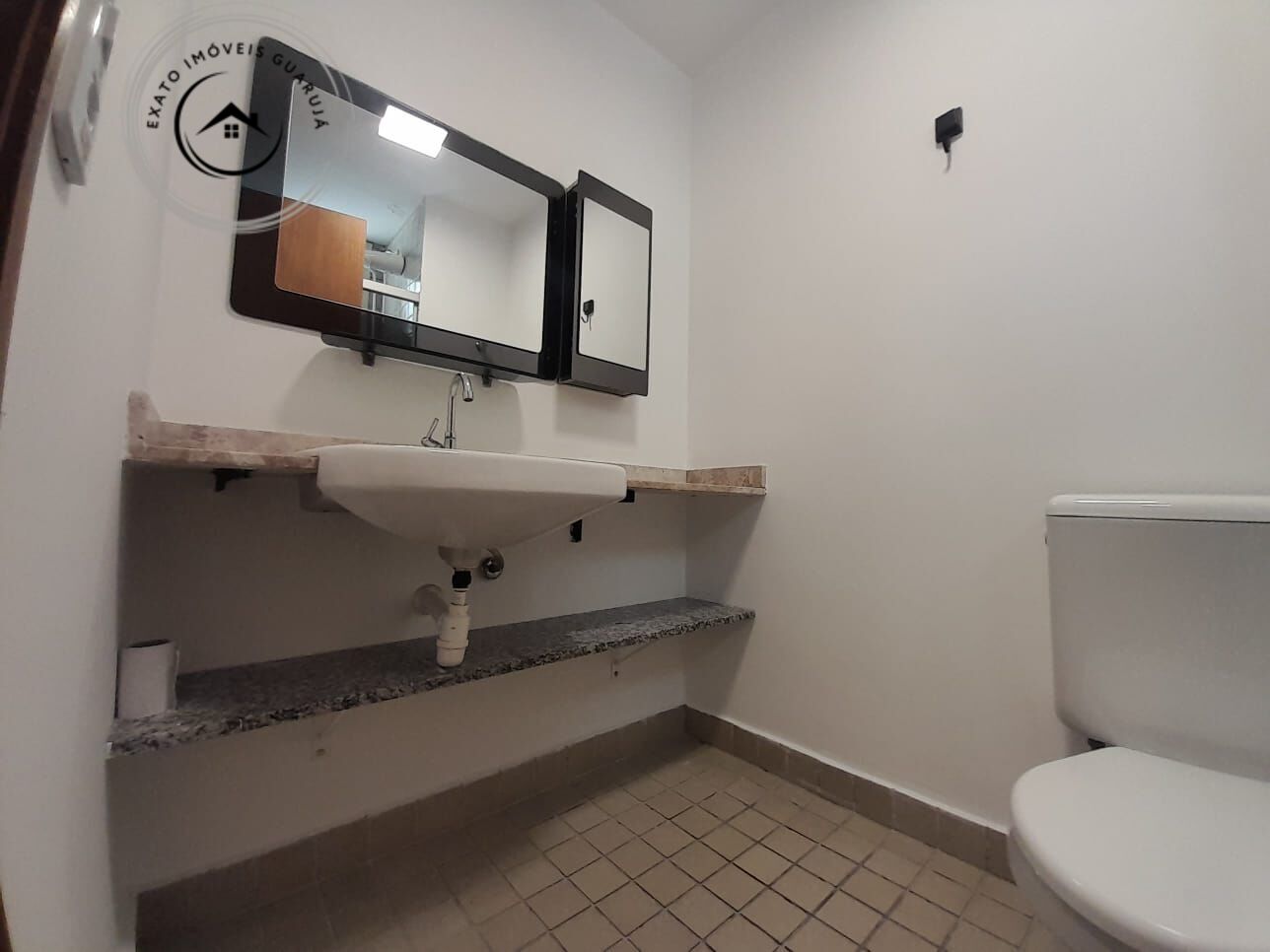 Apartamento padrão de 02 dormitórios para locação anual na p