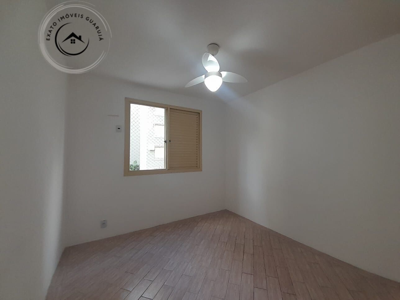 Apartamento padrão de 02 dormitórios para locação anual na p
