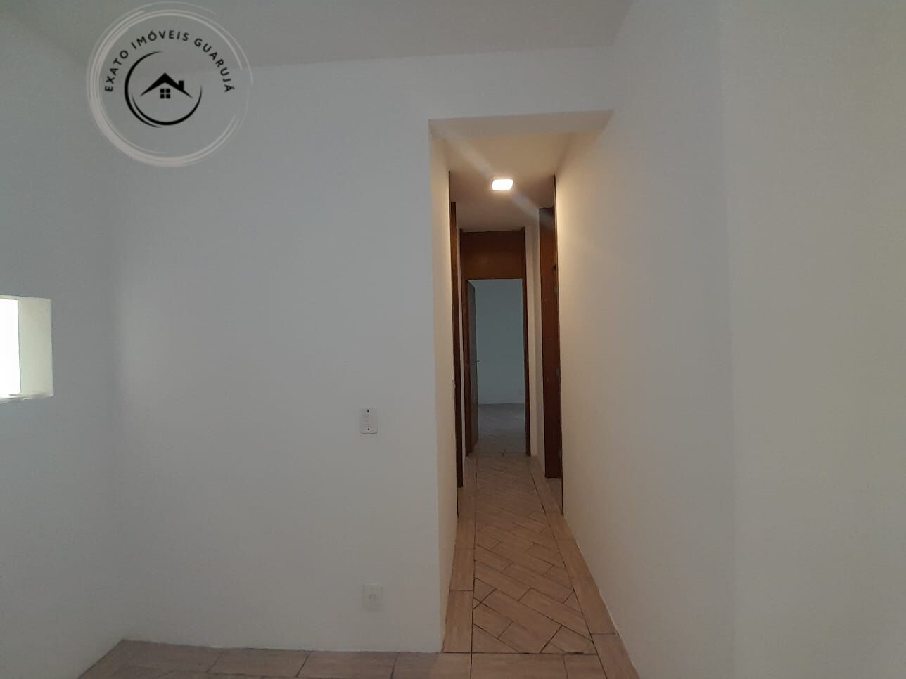 Apartamento padrão de 02 dormitórios para locação anual na p