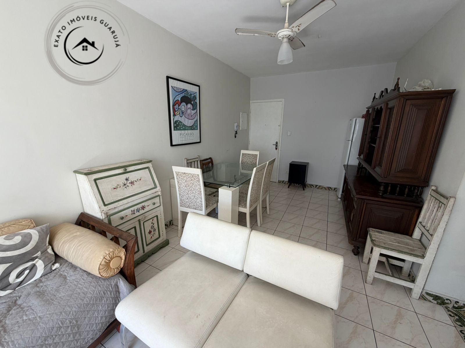 Apartamento padrão de 01 dormitório para locação anual nas p