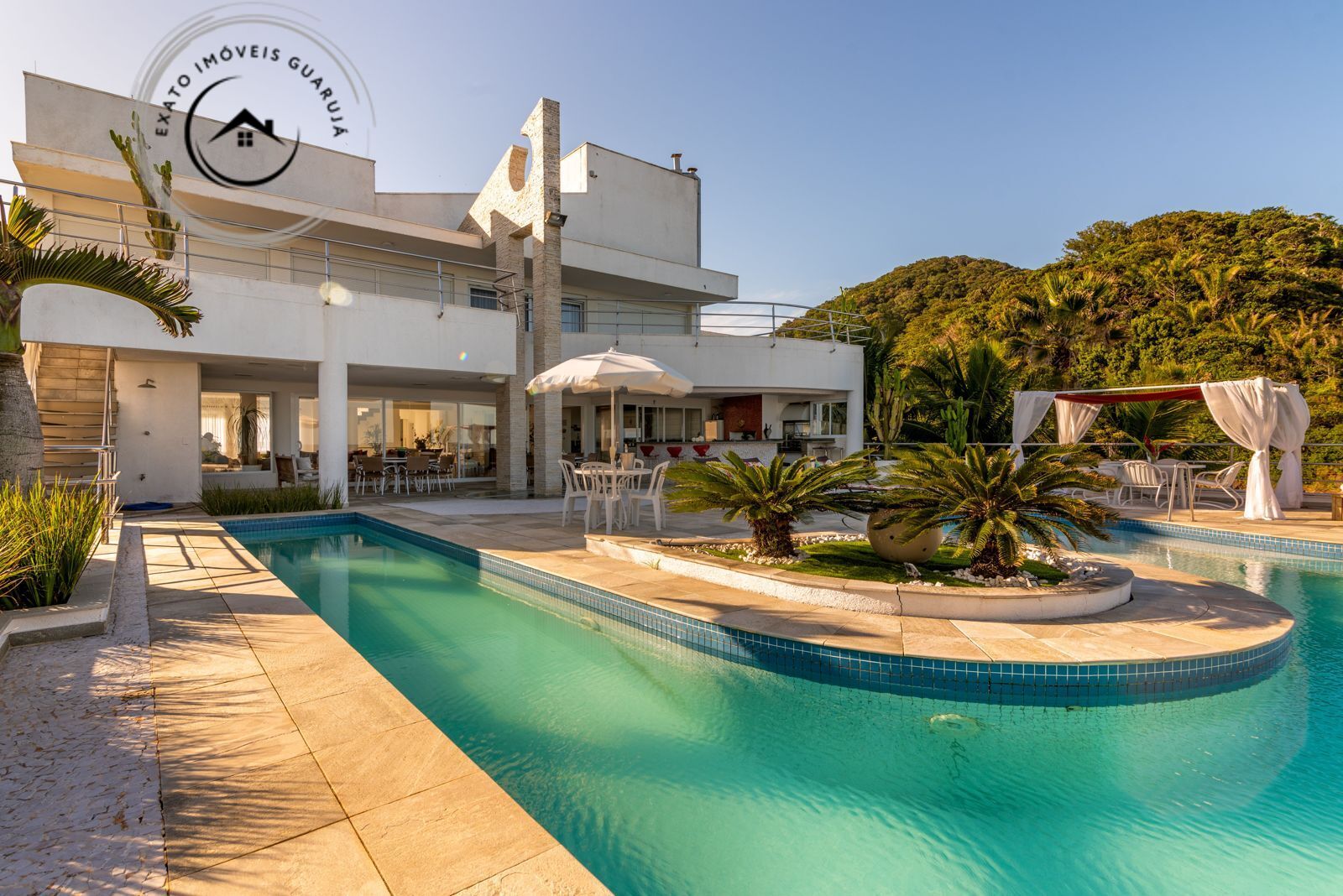 Casa alto padrão - frente total para o mar: luxo, design e n