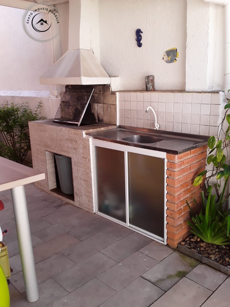 Casa padrão de 05 dormitórios para venda na praia da enseada