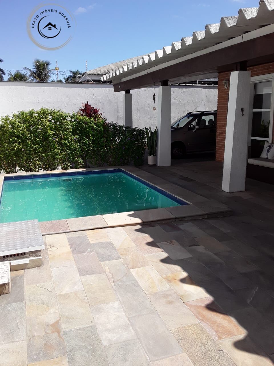 Casa padrão de 05 dormitórios para venda na praia da enseada