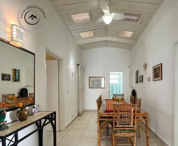 Casa padrão de 05 dormitórios para venda na praia da enseada