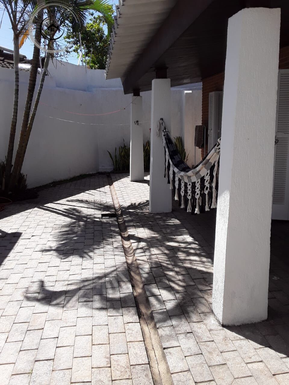 Casa padrão de 05 dormitórios para venda na praia da enseada