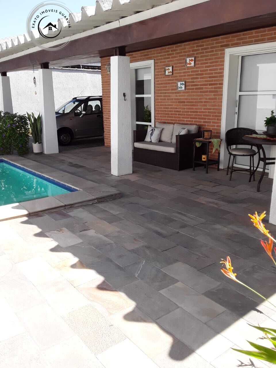 Casa padrão de 05 dormitórios para venda na praia da enseada