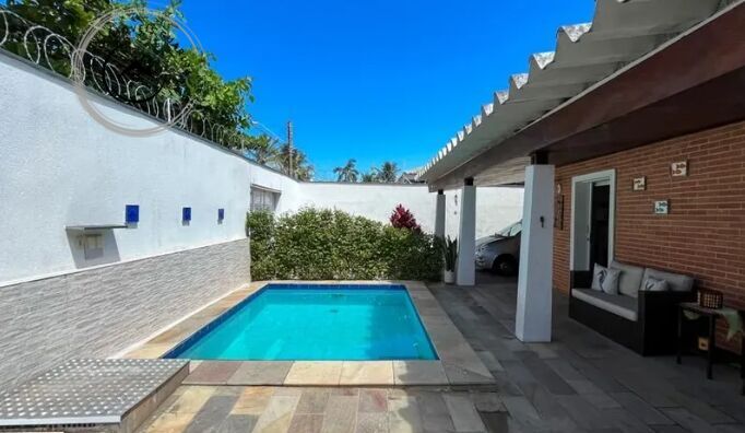 Casa padrão de 05 dormitórios para venda na praia da enseada