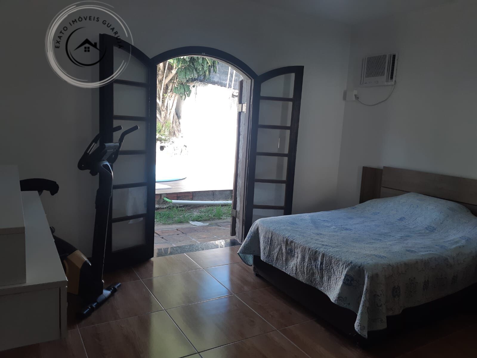 Casa padrão de 04 dormitórios para venda na enseada jardim v