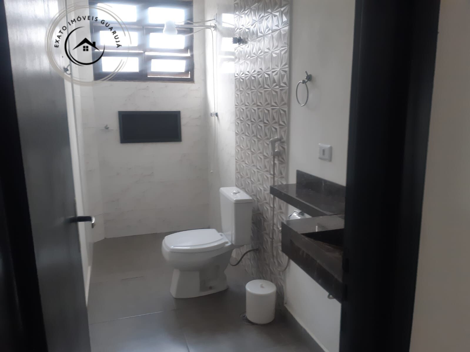 Casa padrão de 04 dormitórios para venda na enseada jardim v