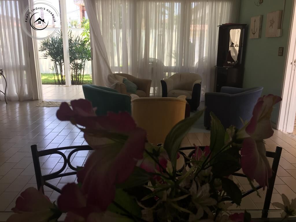 Casa padrão de 03 dormitórios para locação de temporada na p