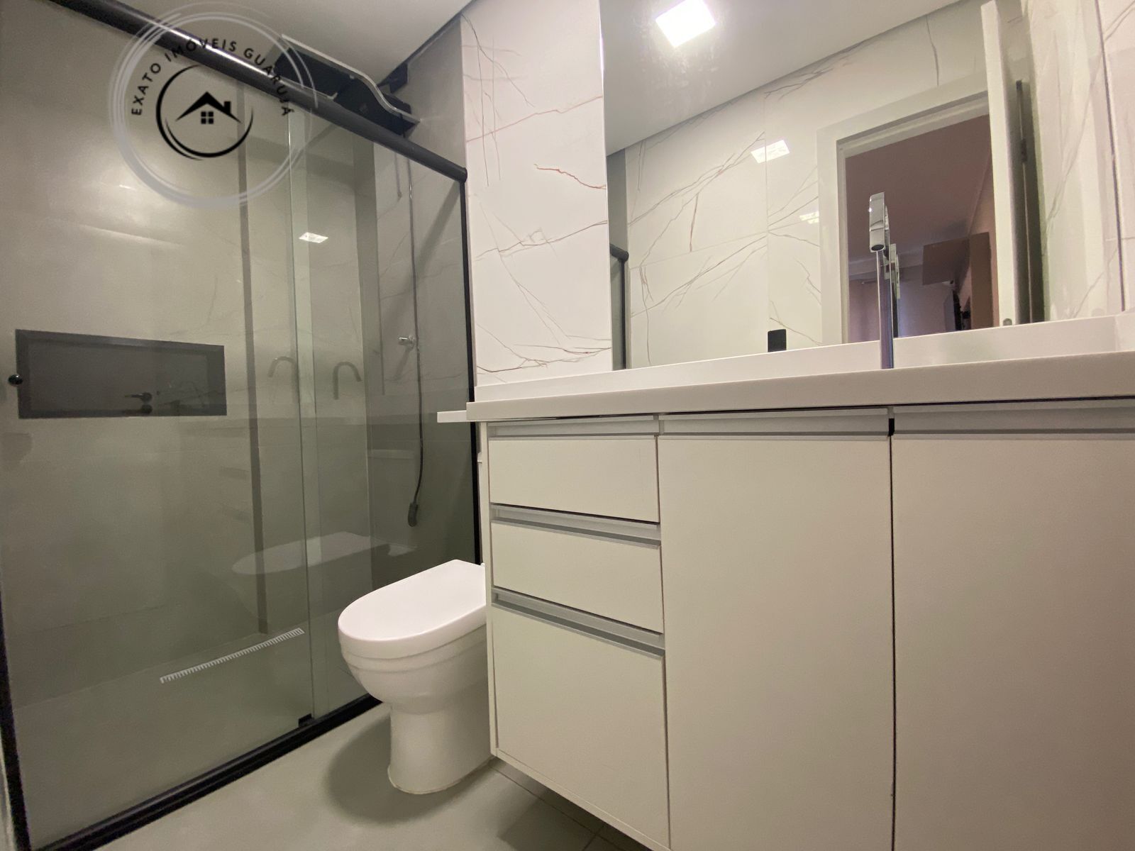 Apartamento alto padrão de 03 dormitórios na ponta da praia 