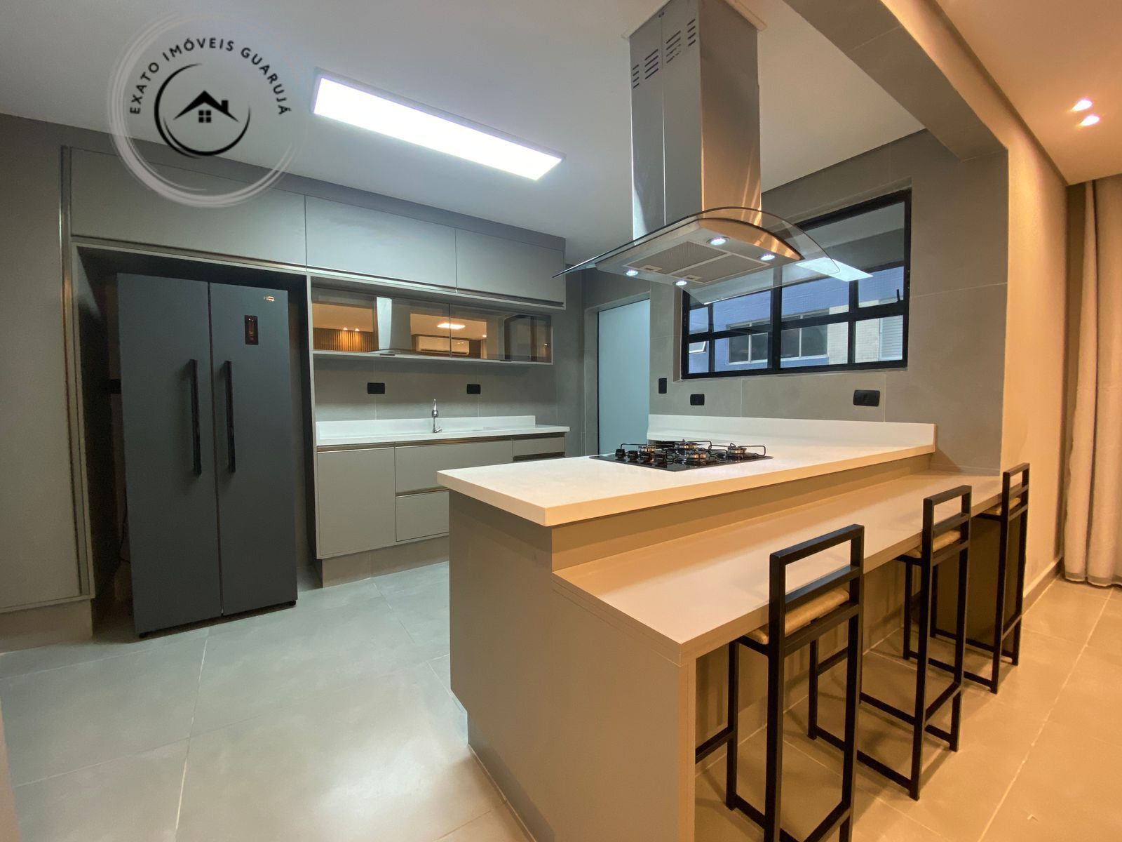 Apartamento alto padrão de 03 dormitórios na ponta da praia 