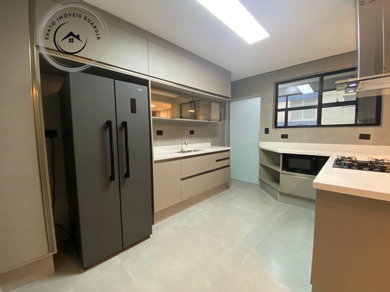 Apartamento alto padrão de 03 dormitórios na ponta da praia 