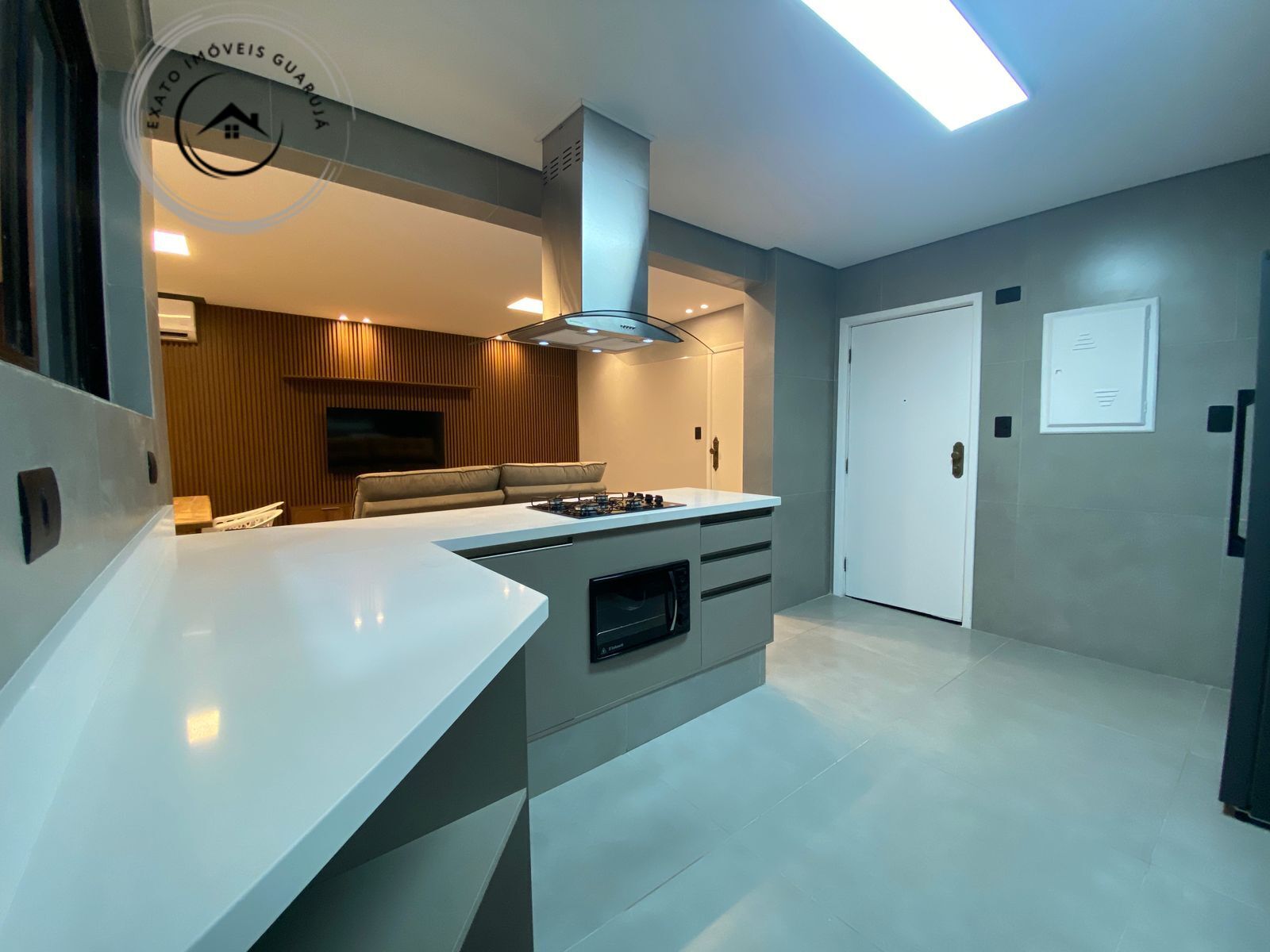 Apartamento alto padrão de 03 dormitórios na ponta da praia 