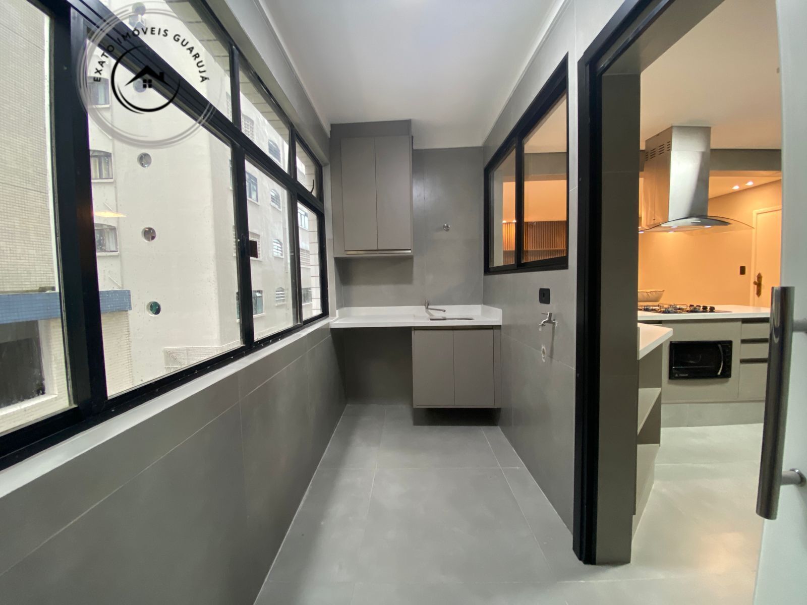 Apartamento alto padrão de 03 dormitórios na ponta da praia 