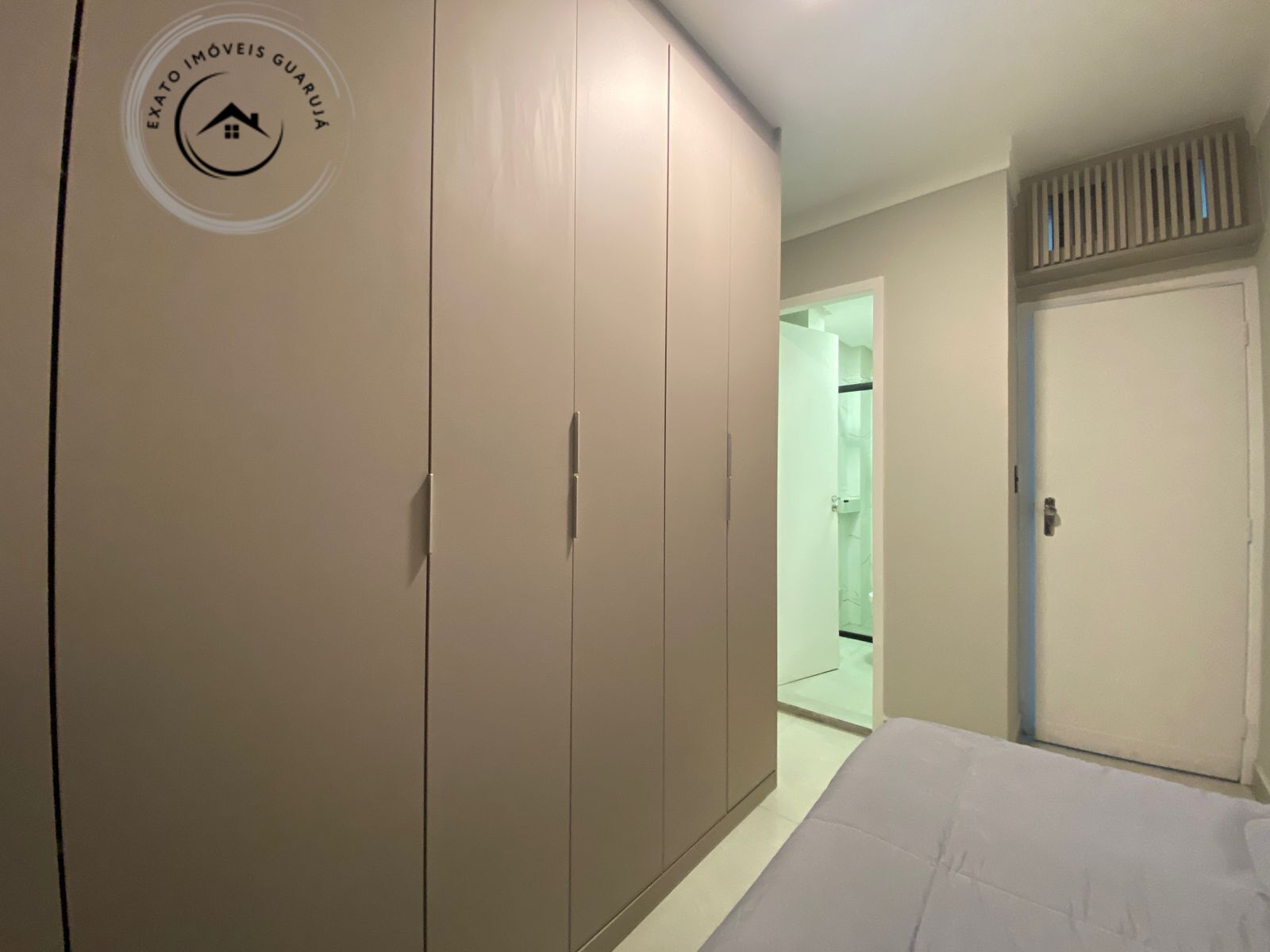Apartamento alto padrão de 03 dormitórios na ponta da praia 