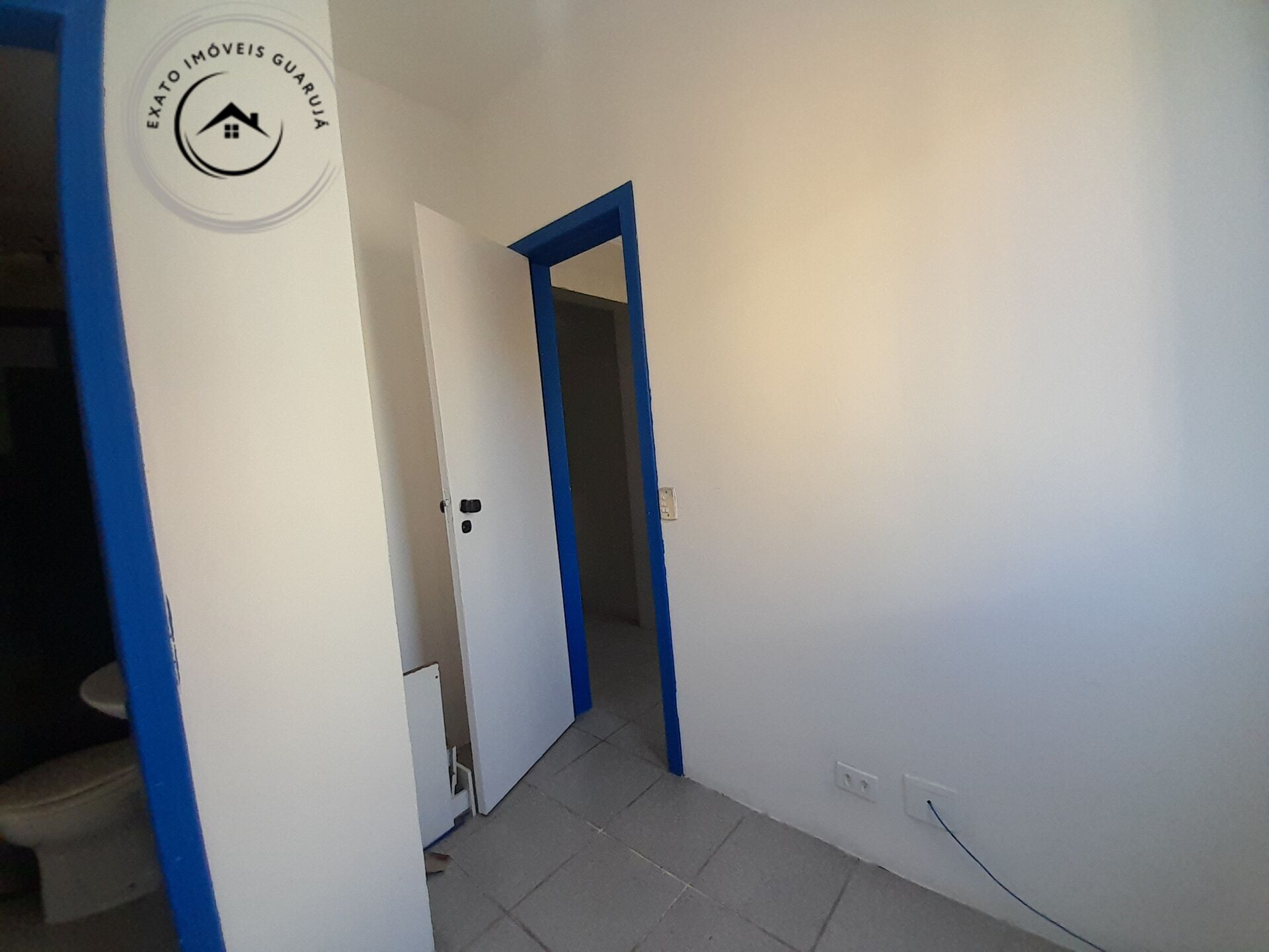 Apartamento padrão de 03 dormitórios para locação anual na p