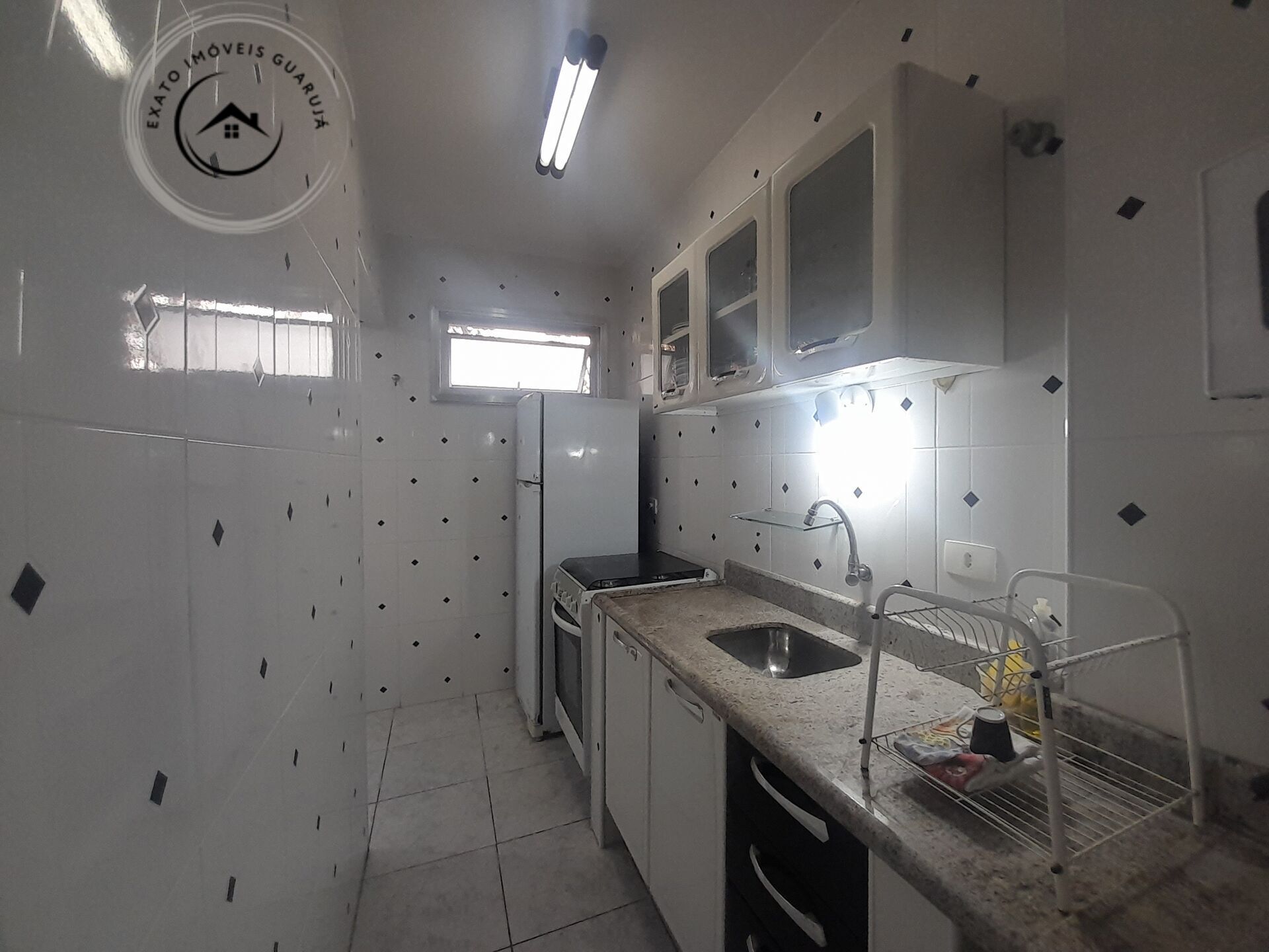Apartamento padrão de 02 dormitórios para locação de tempora
