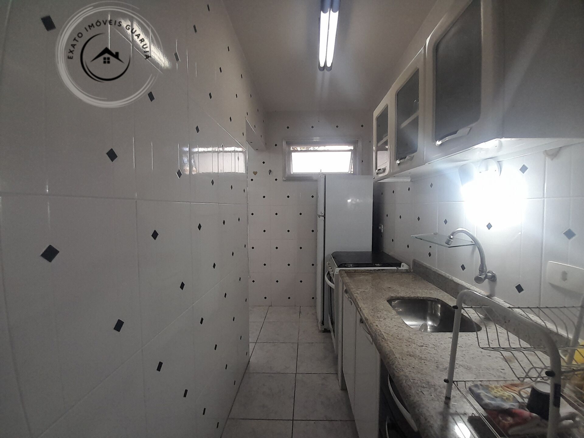 Apartamento padrão de 02 dormitórios para locação de tempora