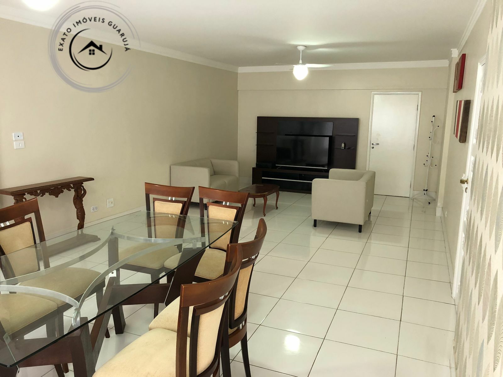 Apartamento padrão de 03 dormitórios para locação anual nas 