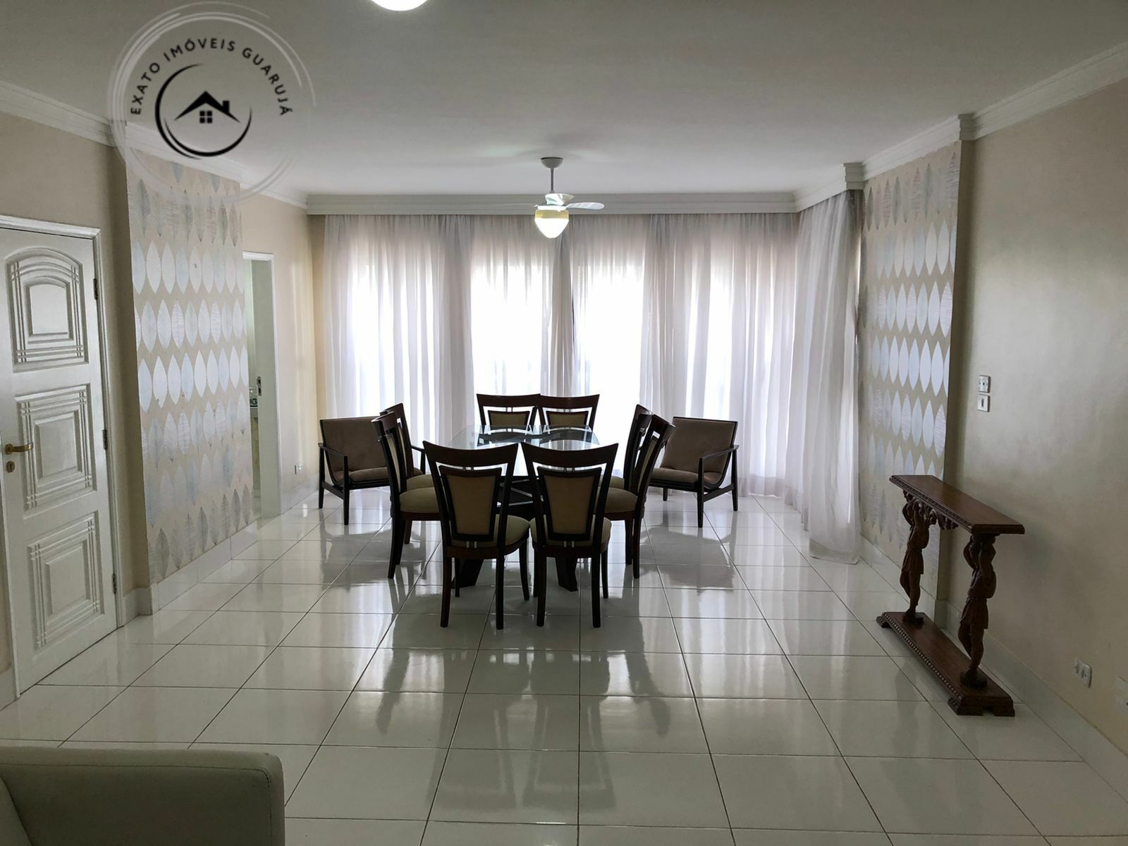 Apartamento padrão de 03 dormitórios para locação anual nas 