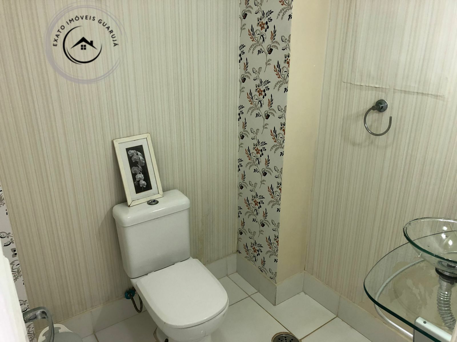 Apartamento padrão de 03 dormitórios para locação anual nas 