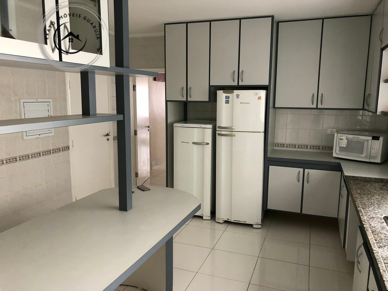 Apartamento padrão de 03 dormitórios para locação anual nas 