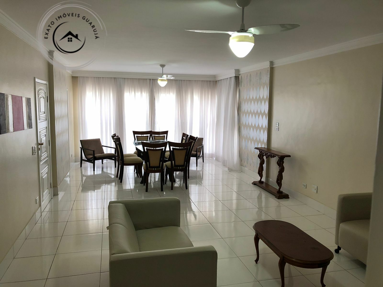 Apartamento padrão de 03 dormitórios para locação anual nas 