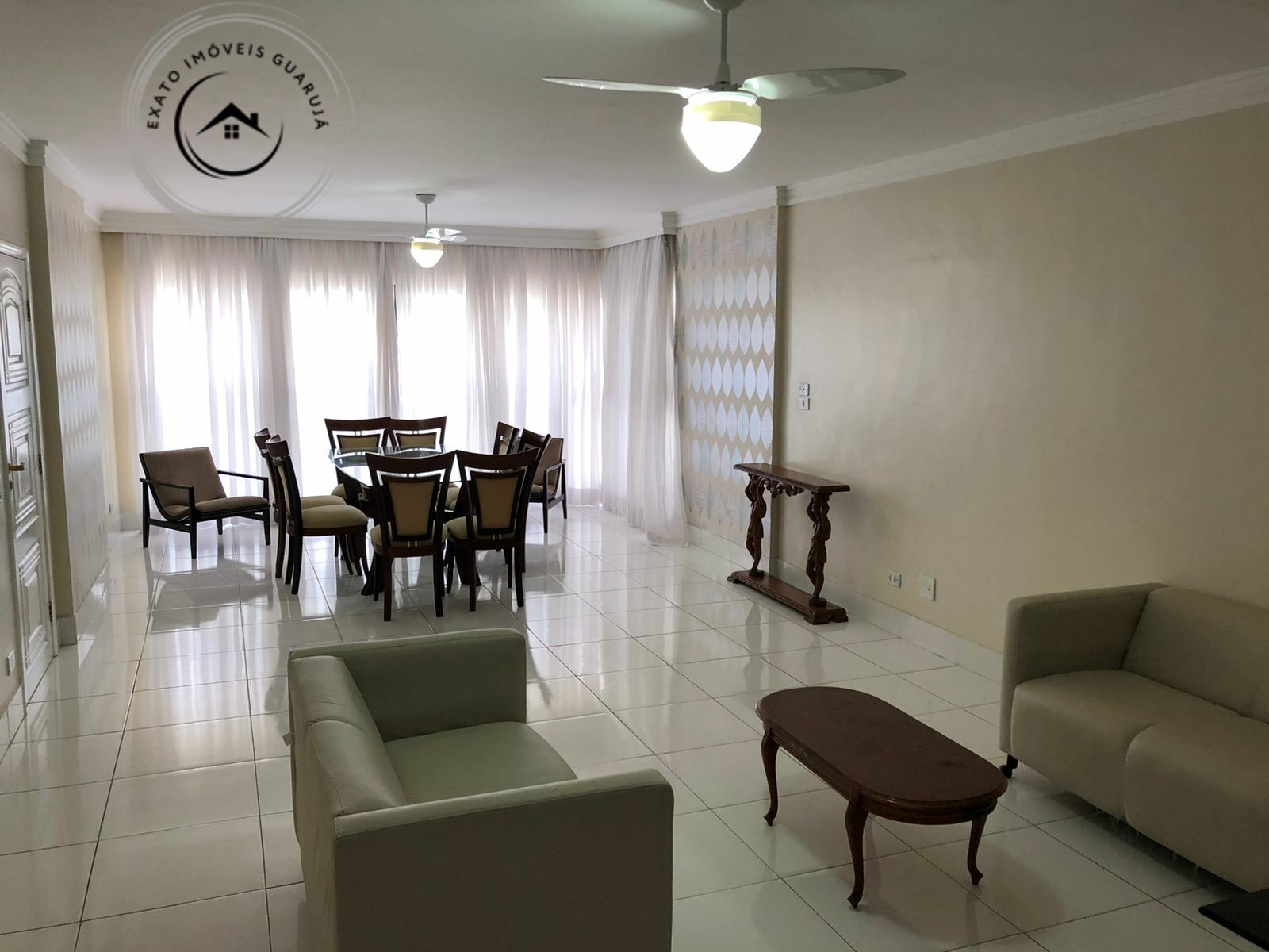 Apartamento padrão de 03 dormitórios para locação anual nas 