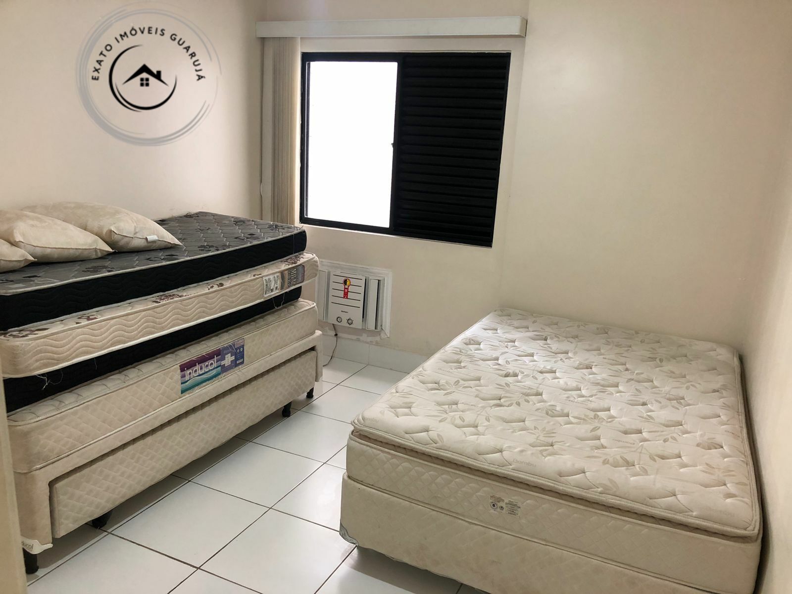 Apartamento padrão de 03 dormitórios para locação anual nas 
