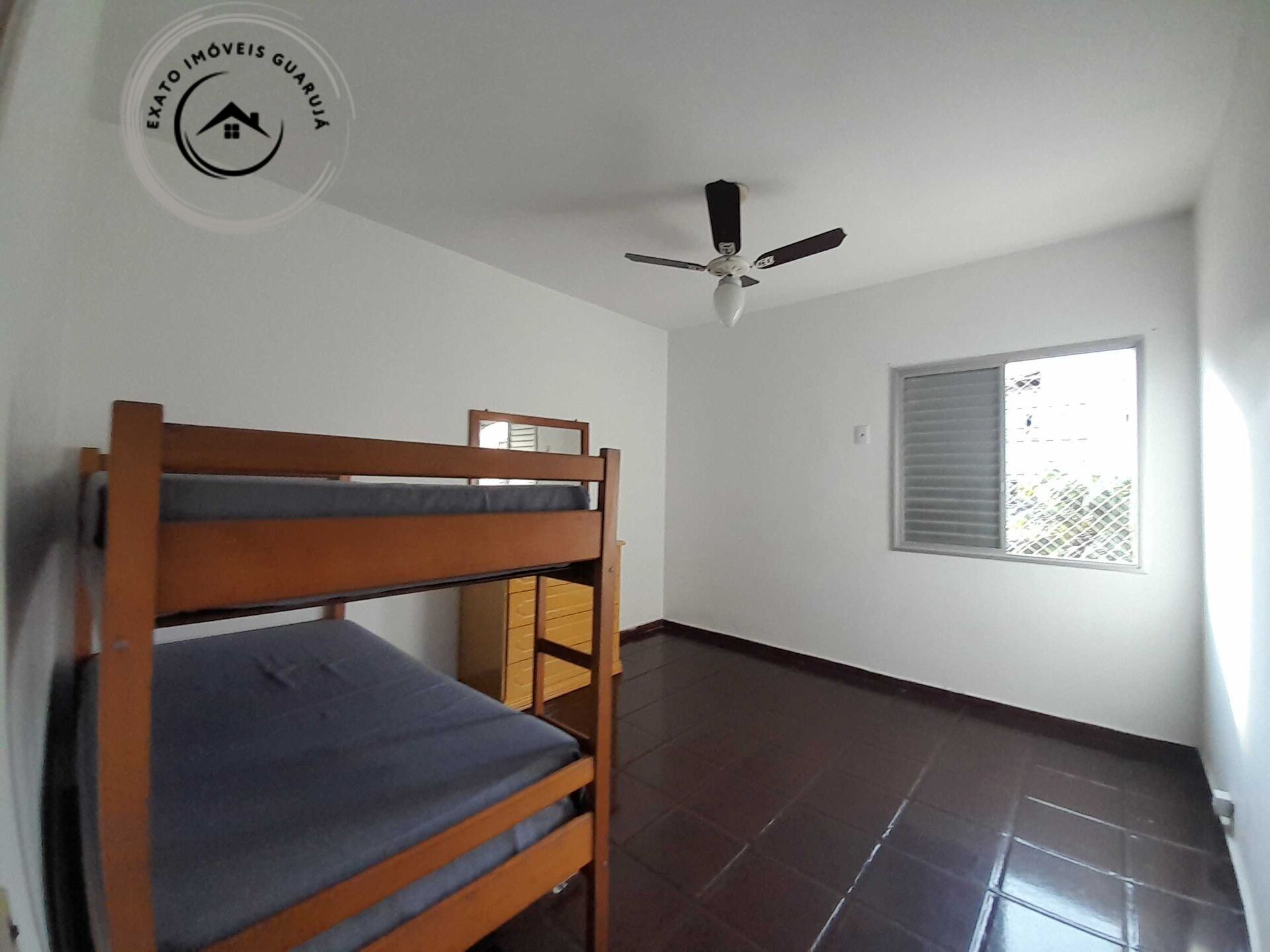 Apartamento de 03 dormitórios para locação anual na praia da