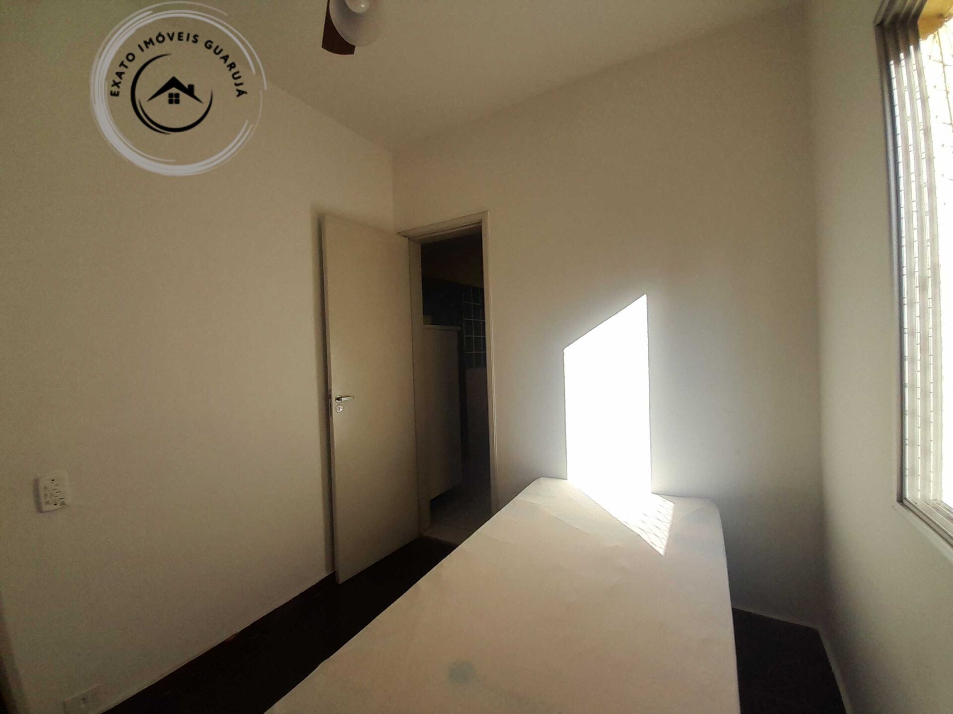Apartamento de 03 dormitórios para locação anual na praia da