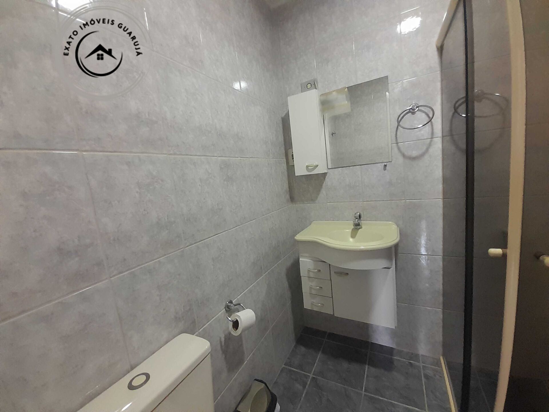 Apartamento de 03 dormitórios para locação anual na praia da