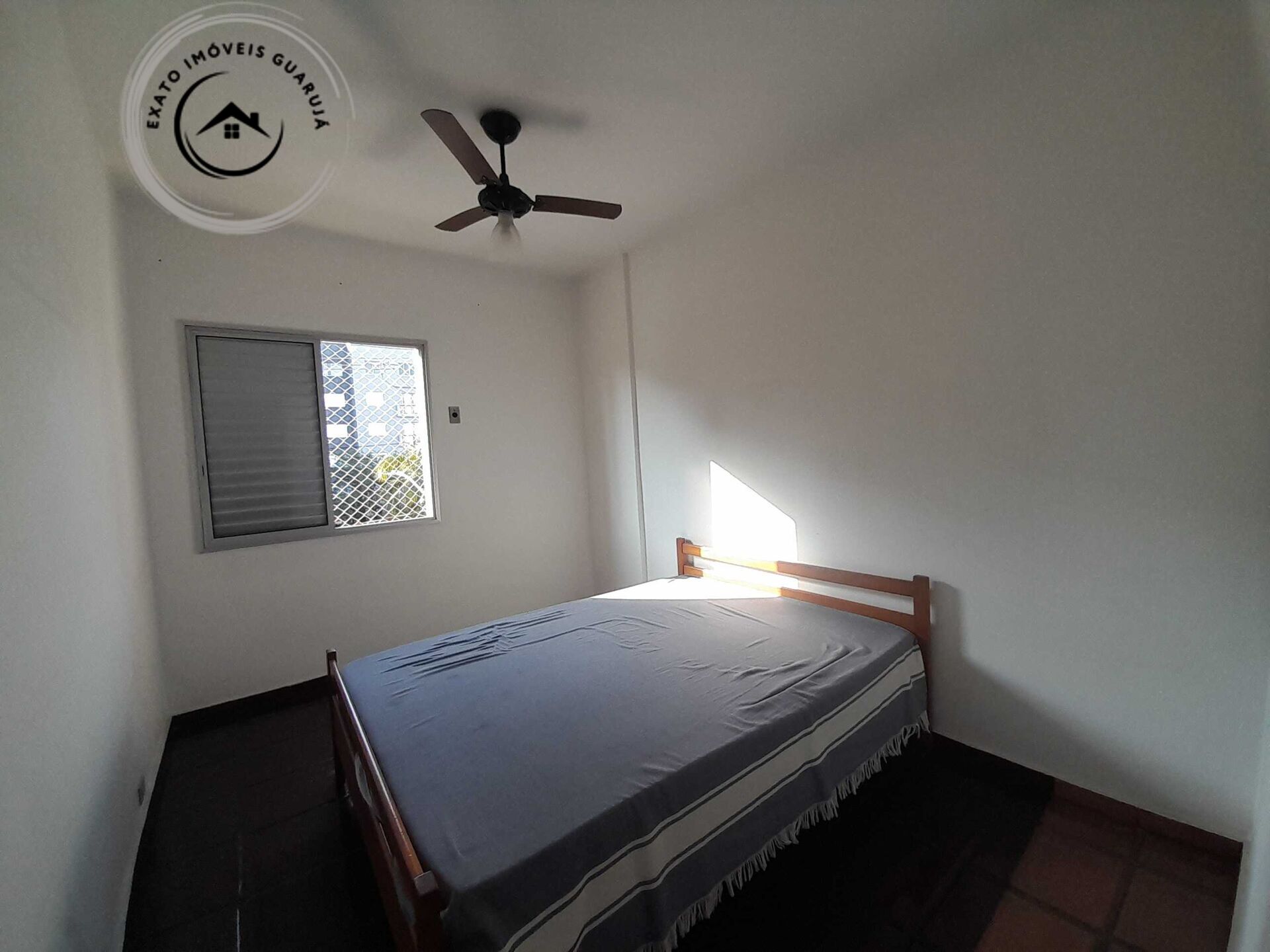 Apartamento de 03 dormitórios para locação anual na praia da