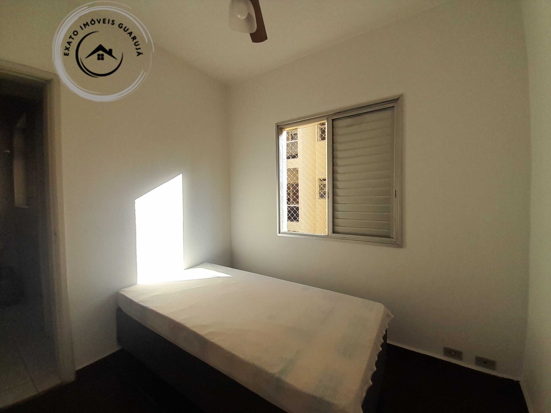 Apartamento de 03 dormitórios para locação anual na praia da