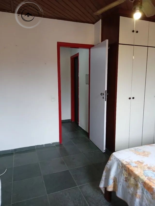 Sobrado à venda de 03 dormitórios em condomínio fechado na p