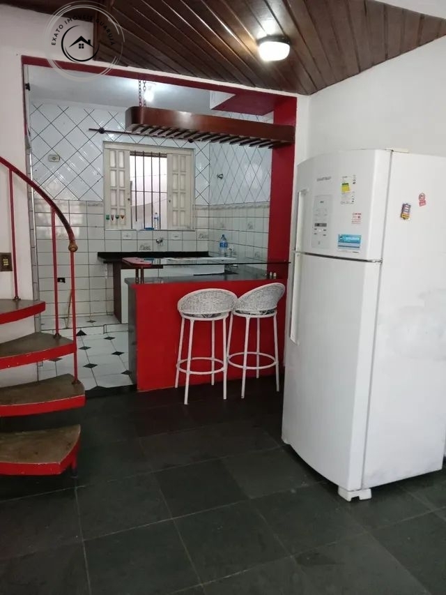 Sobrado à venda de 03 dormitórios em condomínio fechado na p
