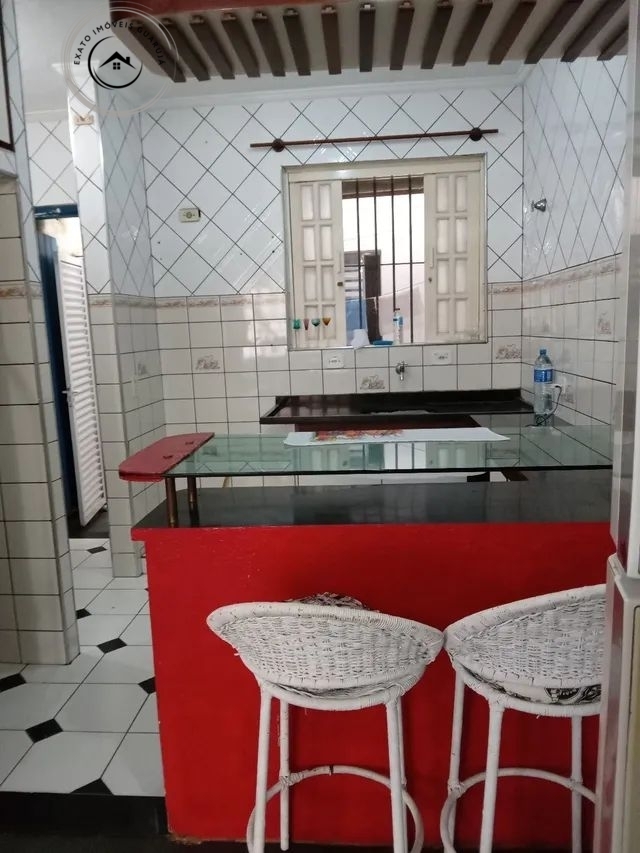 Sobrado à venda de 03 dormitórios em condomínio fechado na p