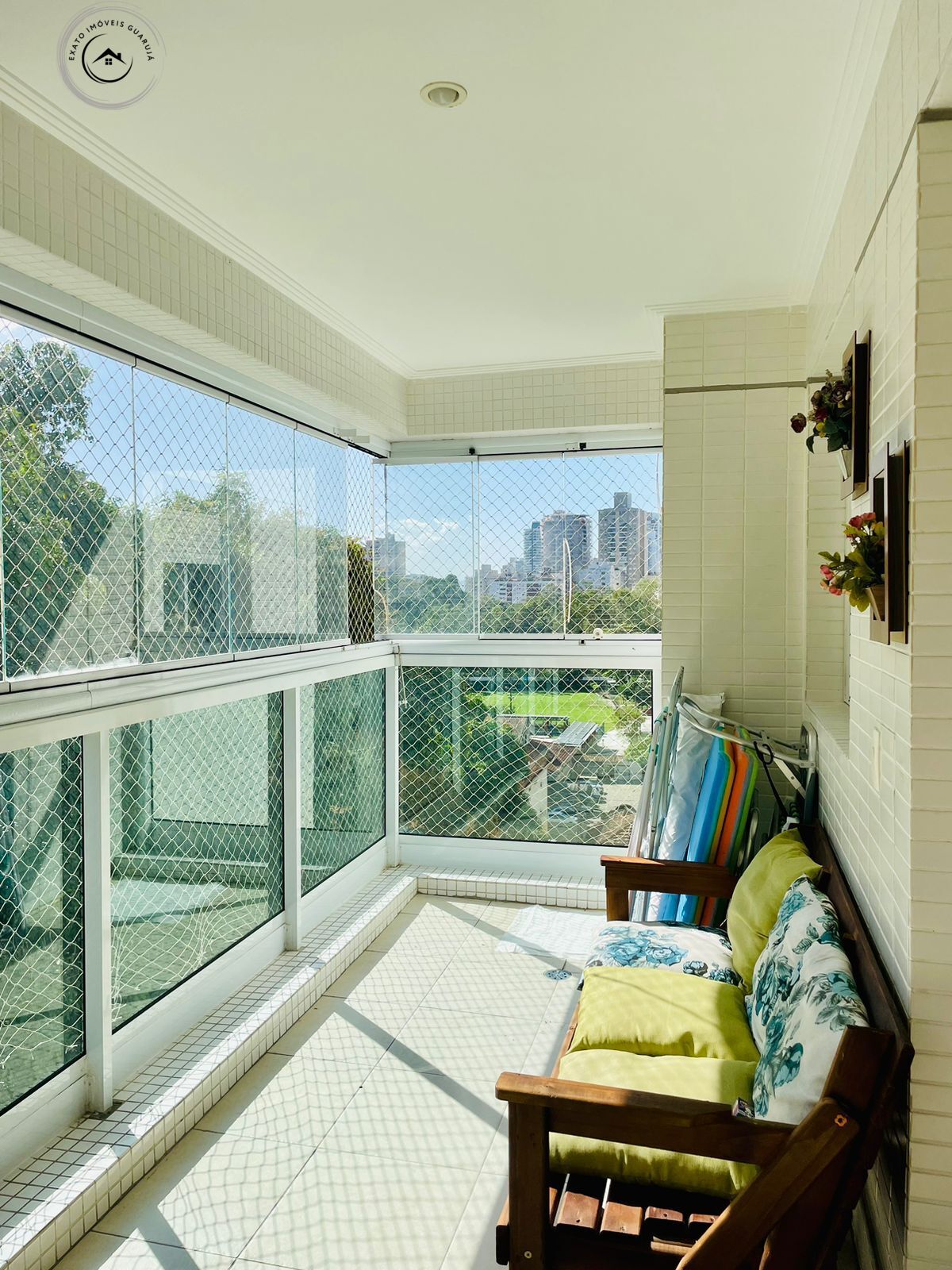 Apartamento de 02 dormitórios em condomínio-clube frente ao 