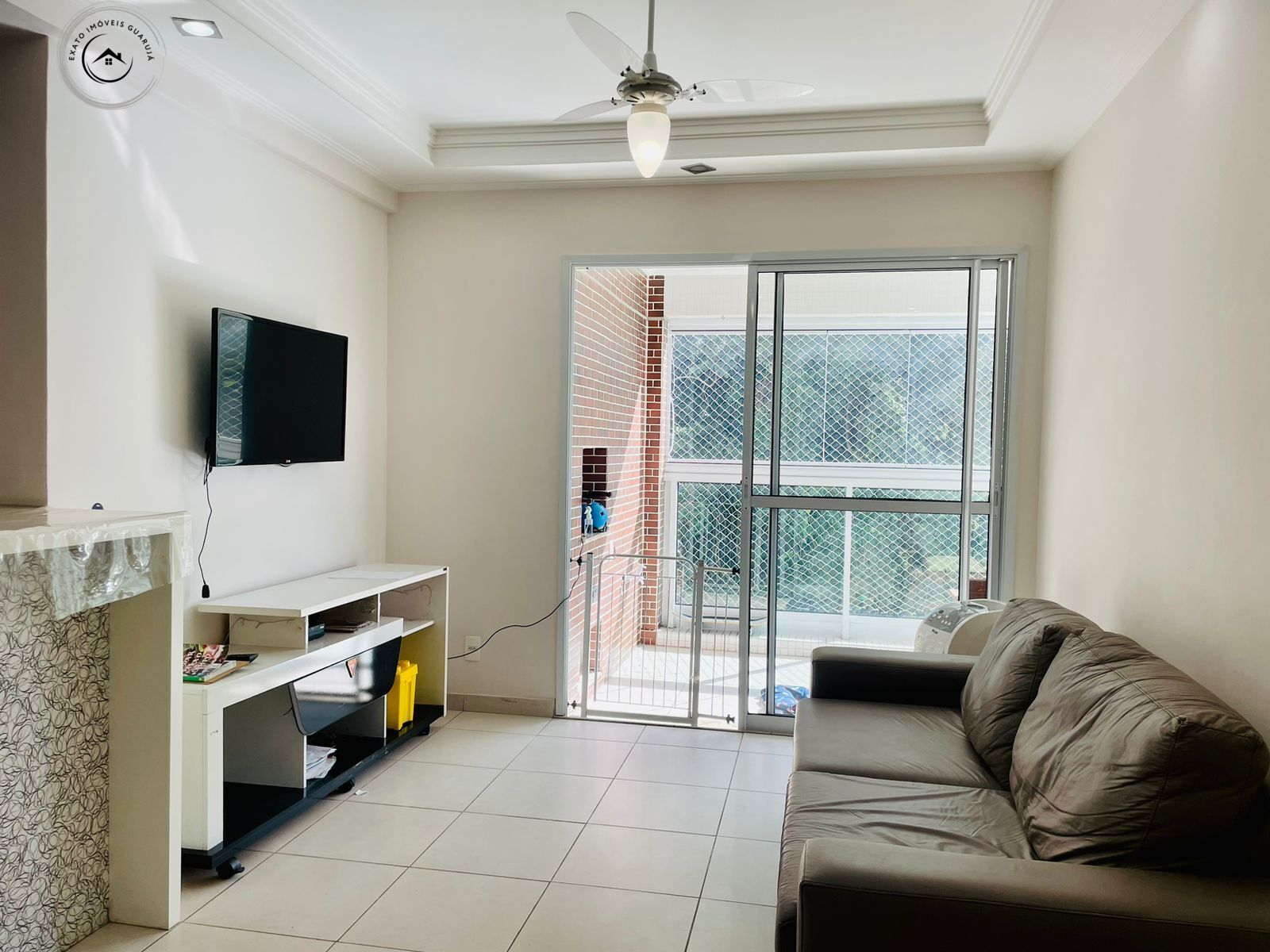 Apartamento de 02 dormitórios em condomínio-clube frente ao 